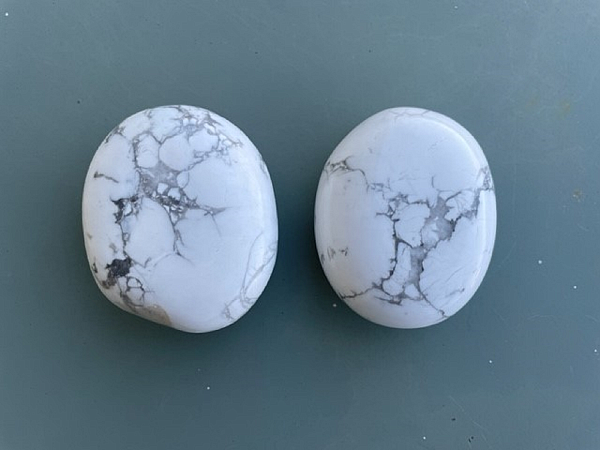 Howlite Palmstone